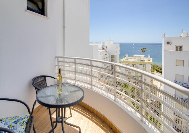 Modern 1 BD Ocean View AC Wi-Fi Beach 100m - Bed and Breakfast Armação de Pêra