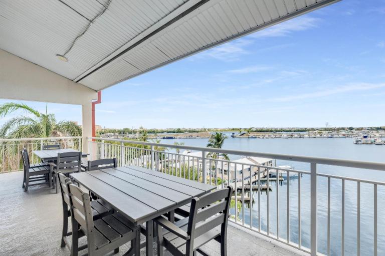 St Croix - Downtown 4x4 Waterfront Penthouse Pool Dock Pet - B&B Key West