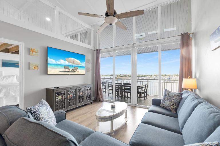 St John - Downtown Waterfront Penthouse Pool Parking Dock - B&B Cayo Hueso