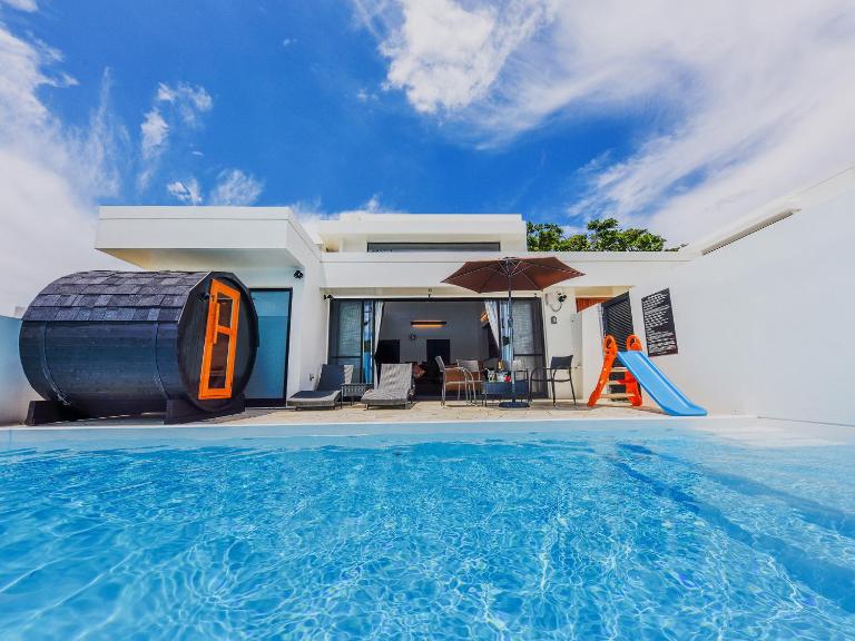 Private Pool Villa Motobu - B&B Motobu
