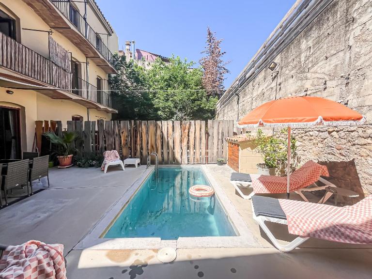 Aptw Pool in heart of old town - B&B Girona