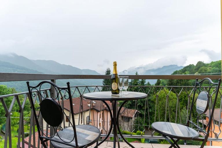 Bronson Home Ampio appartamento con vista panoramica - B&B Zogno