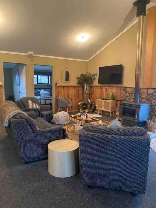Great Lakes wilderness three bedroom home - B&B Miena