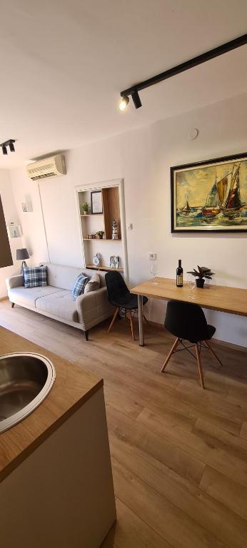 Orlic Apartman - B&B Budva