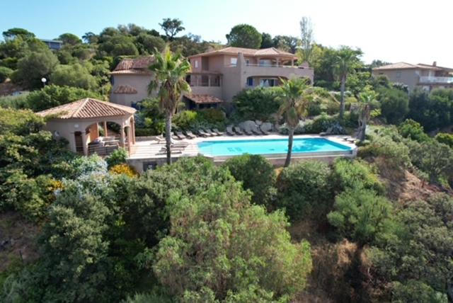 Residence Villa EDEN BLUE Appartements avec vue imprenable sur la Baie de Saint-Cyprien - Chambres d'hôtes Zonza