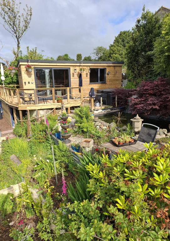 Cosy Cornish Cabin - B&B St Austell