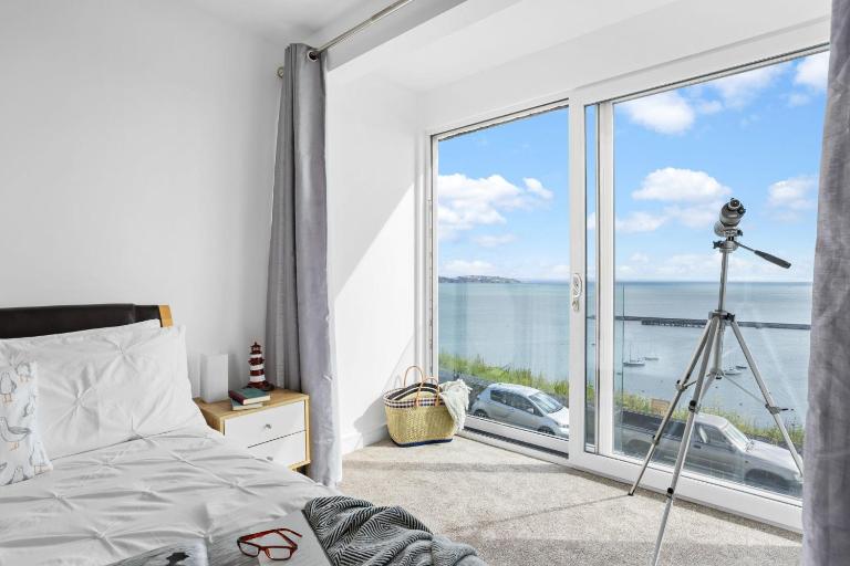 Lighthouse View - Woodburner & Sea Views - Bed and Breakfast Brixham