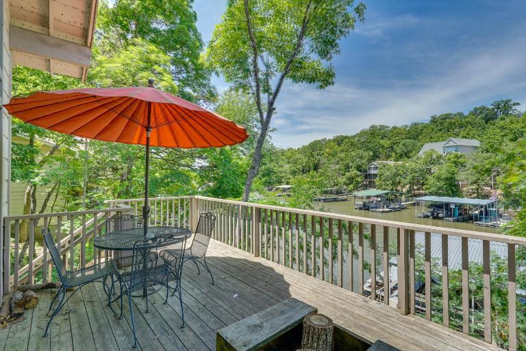 Private Dock & Resort Access: Margaritaville Cabin - Bed and Breakfast Osage Beach