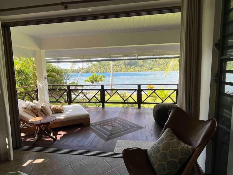 Blue Coral House, Luxury Waterfront - Ferienwohnung Maroe
