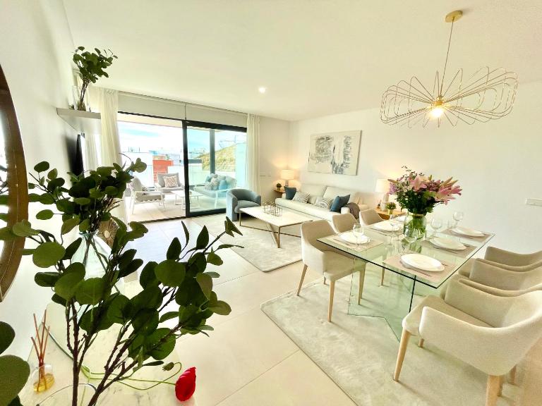 Magnificient 3 Bedroom Apartment by the Beach - Bed and Breakfast Fuengirola