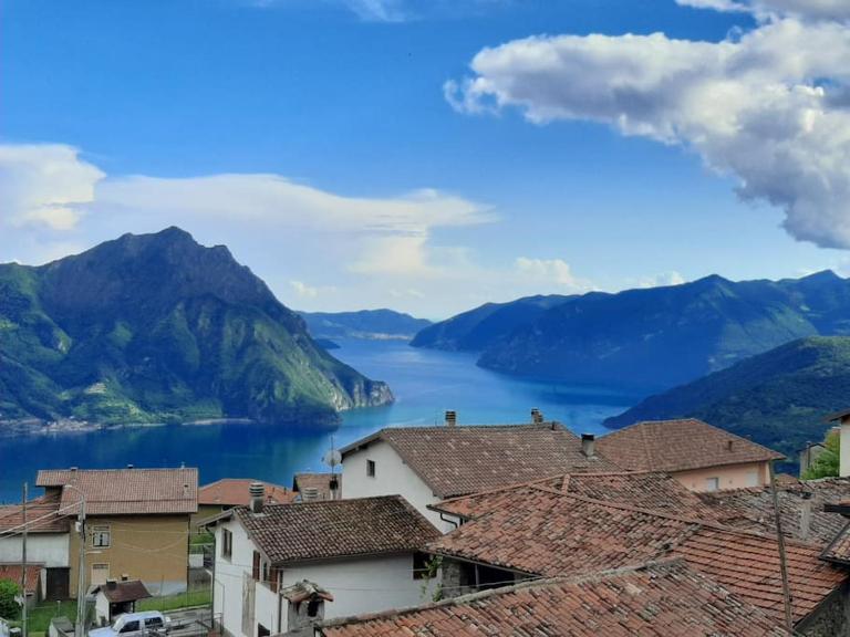 Brezza di Lago - B&B Costa Volpino