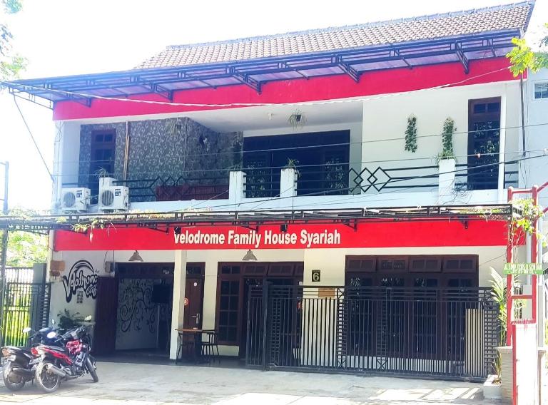 Velodrome Family House Syariah - B&B Ngadipuro Lor