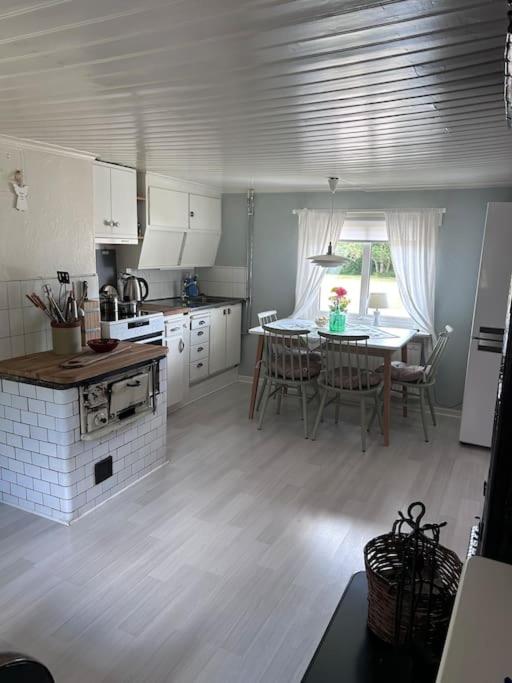 Seaside house in a old farm near Falkenberg, 500m to beach - Bed and Breakfast Falkenberg