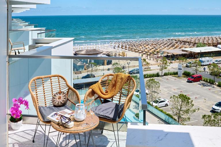 Nova Seaview Apartment in Infinity Beach Resort - parking - B&B Mamaia