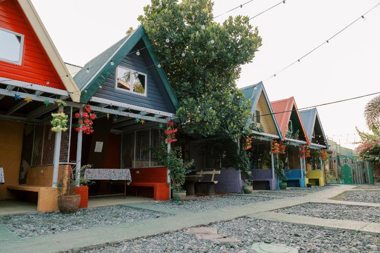 Villa Leonida Resort - Bed and Breakfast Bugallon