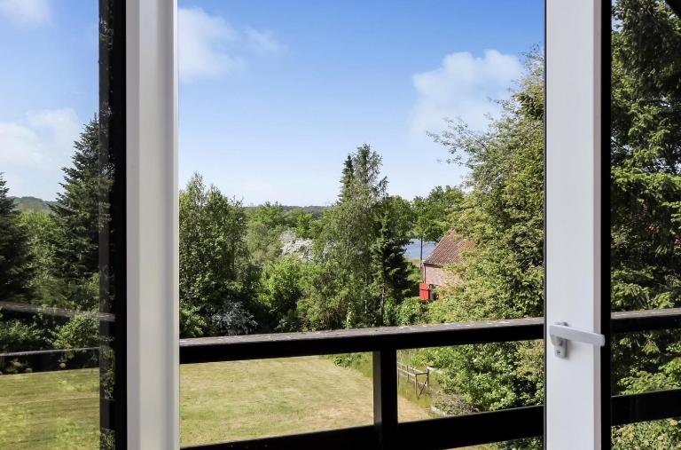 Historic Residence with Lake View - Bed and Breakfast Stenstrup