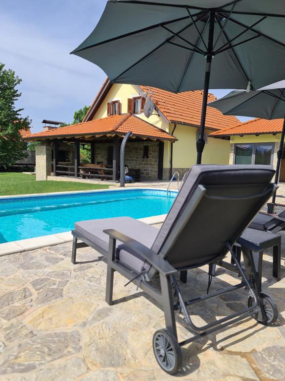 SPA HOLIDAY HOUSE REŽEK - Lovinac - B&B Lovinac
