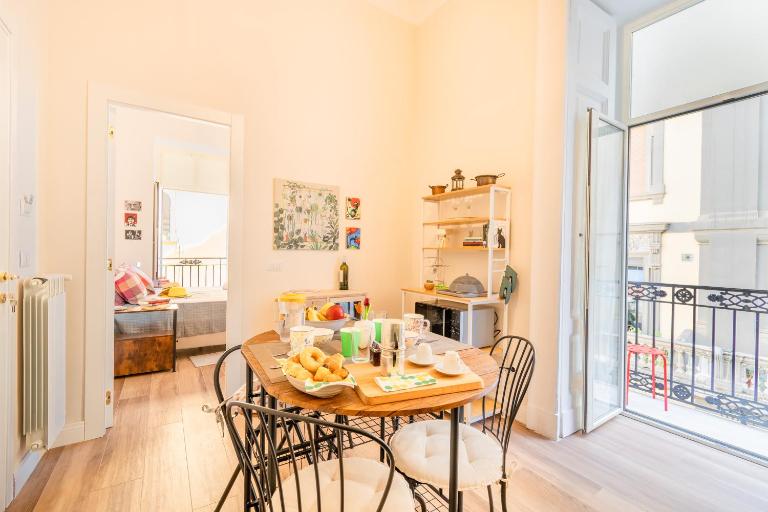 Miss Ren's Home - Happy Rentals - B&B Napoli