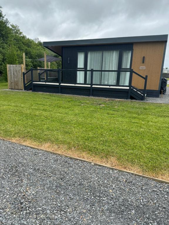 luxury hot tub glamping apartment - B&B Ireleth