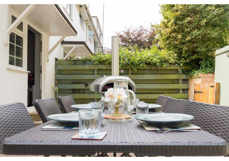 Hollywater Cheerful 3 bedroom home in Close with Pizza Oven - B&B Torquay