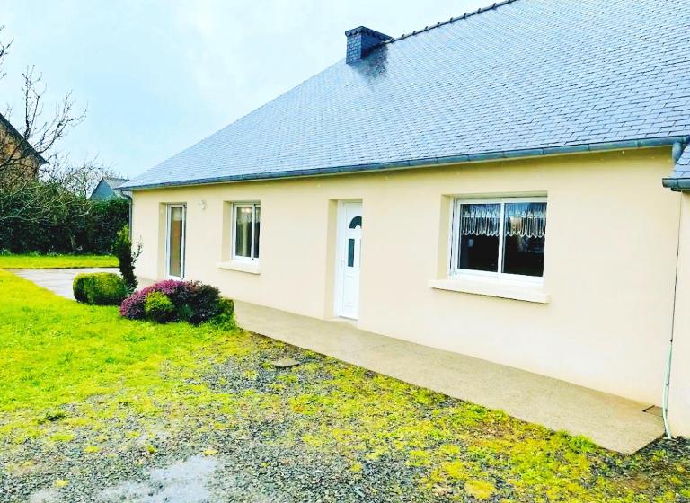 Grande et belle maison à 5 minutes de la mer - B&B Penvénan