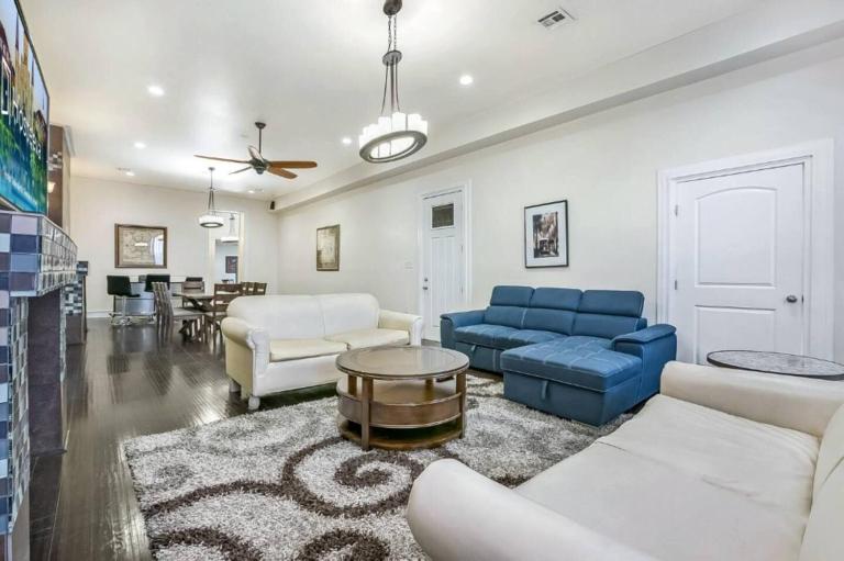 Carondelet Street Penthouse Close to City Attractions - B&B New Orleans