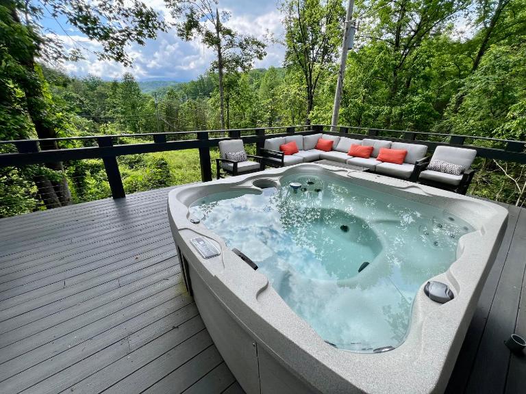 Experience luxury at Smoky Mountain Hideaway, just 5 miles from downtown Gatlinburg - Chambres d'hôtes Gatlinburg
