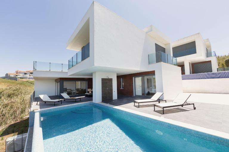 Poolside & Seaview Villa - B&B Lourinhã