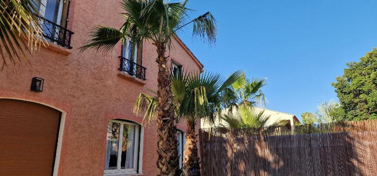 Haut de villa à 700 mètres de la plage, totalement indépendant et accessible par un escalier extérieur - Ferienwohnung Sainte-Maxime