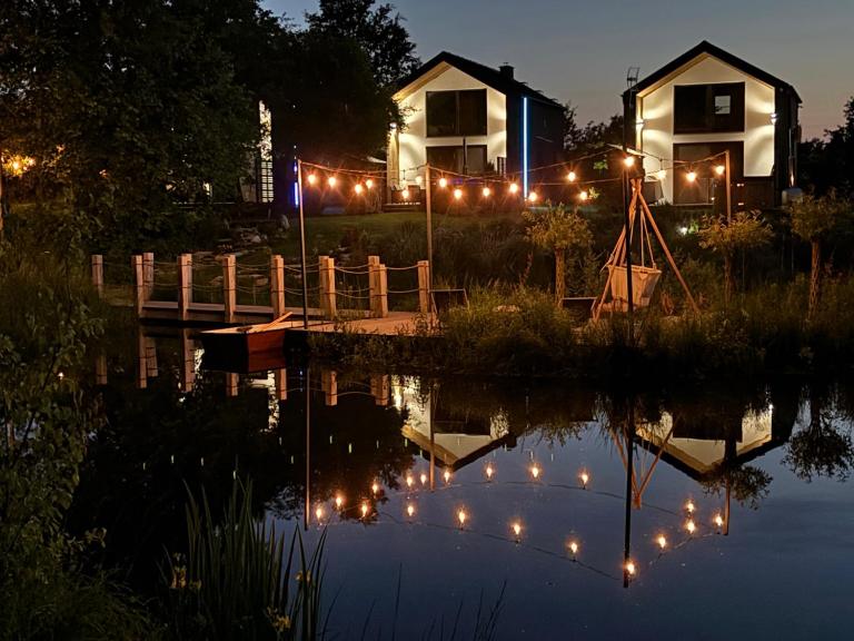 Idylla nad stawem- domek na Kaszubach - B&B Nowy Klińcz