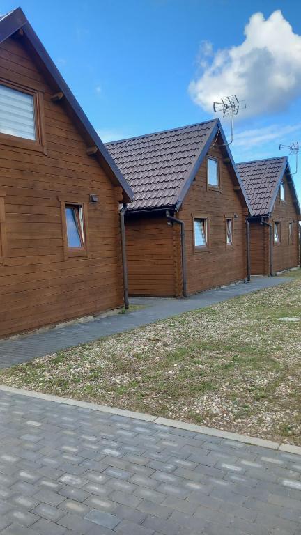 Domki Heno na Wichrowym Wzgórzu - B&B Sianożęty