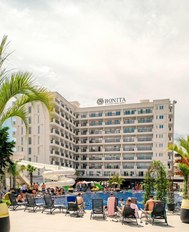 Coastline Luxury Apart Hotel - Bed and Breakfast Golem