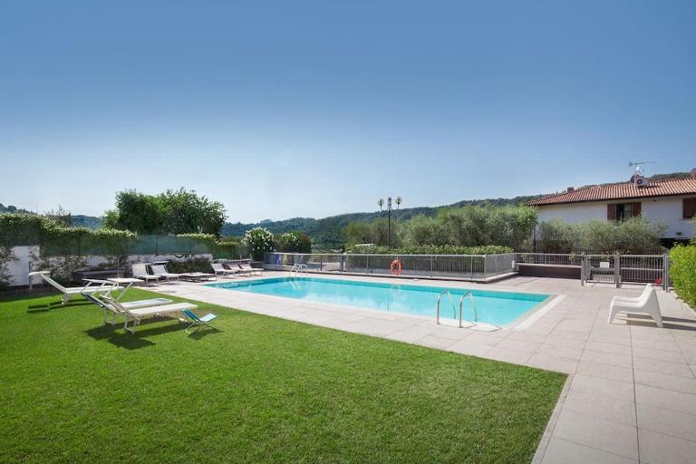 Casa Alex-Con piscina e vista lago - B&B Garda