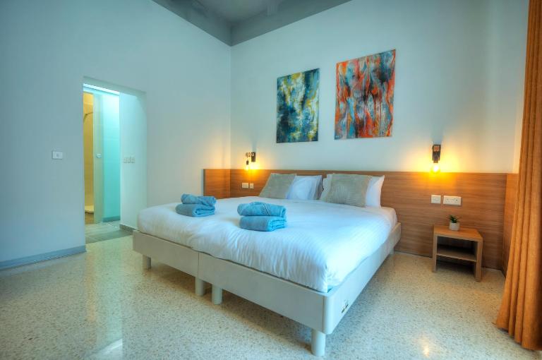 Tasteful 2bedrooms with Maltese balcony MCOP1-2 - B&B Valletta
