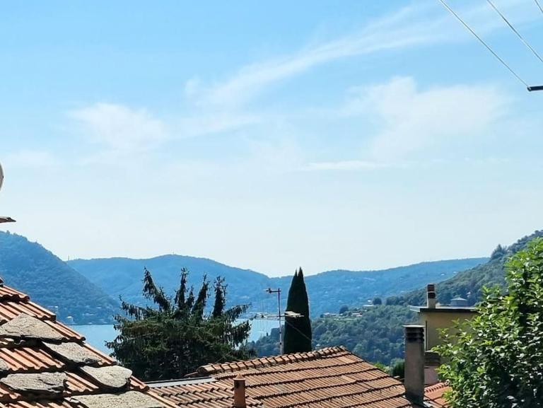 Grazioso appartamento Red Rose - B&B Moltrasio