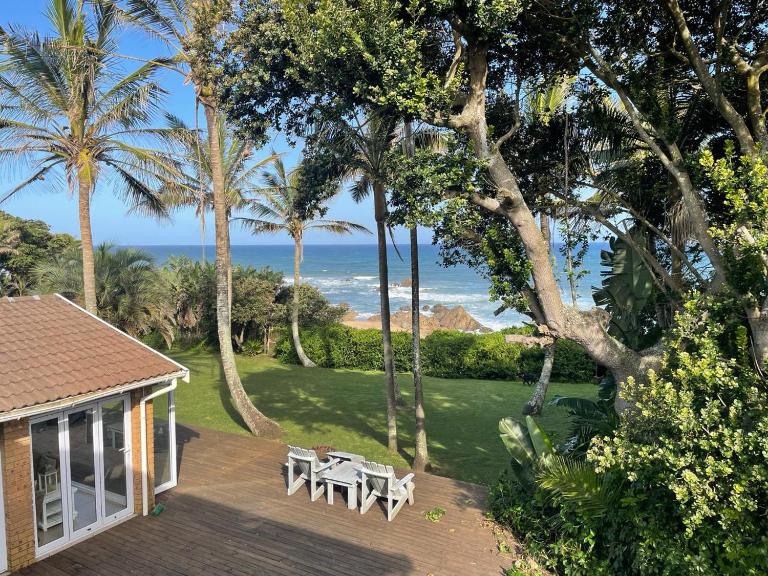 Palm Sands Beach House - 22 sleeper - B&B Port Shepstone