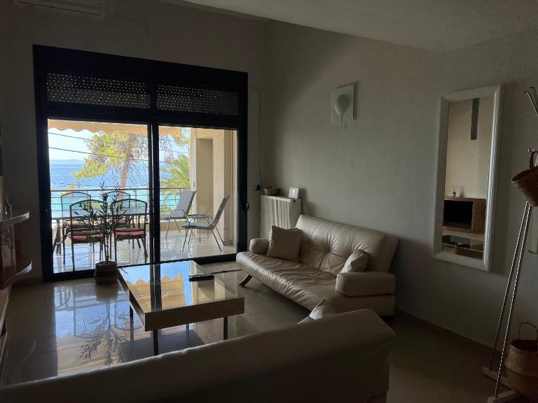 Two-storey Beachfront Maisonette - Bed and Breakfast Toróni