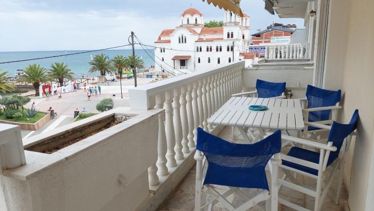 Catherine's Beachfront Apartment by Optimum Link - Ferienwohnung Paralía