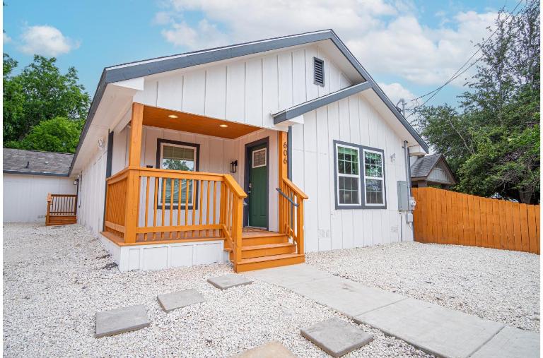 Spacious Delightful 4 BR 3 BA Close to Downtown - Bed and Breakfast San Antonio