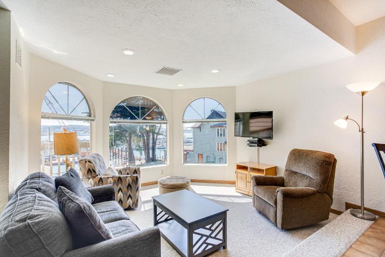 Marina Views! Watch the Boats! Walk to Everything! Unit 3 - Ferienwohnung Newport (Oregon)