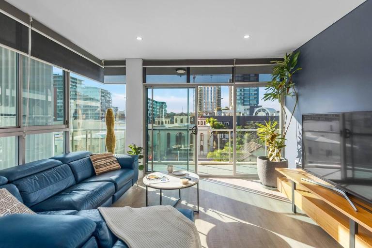 Stadium Escape - A Contemporary Beachside Retreat - B&B Wollongong