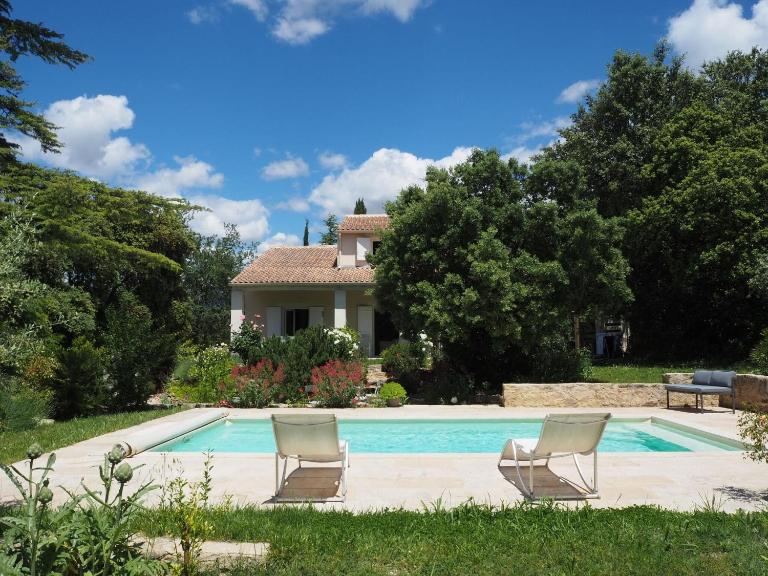 Holiday Home in Villes-sur-Auzon with Pool - B&B Villes-sur-Auzon