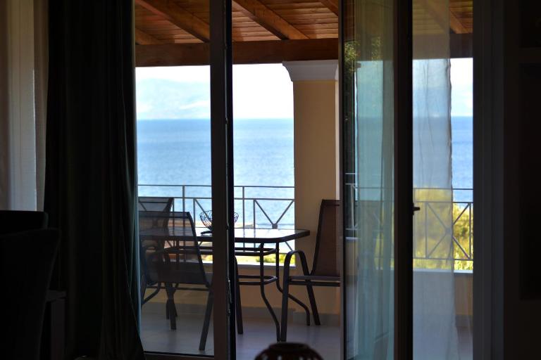 Tsaki seaview apartment - B&B Benítses
