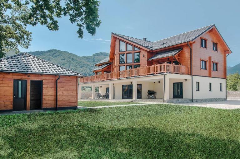 Transylvania Mountain Chalet - B&B Bran