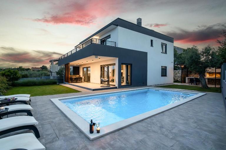 Villa Kali near Pula for 8 people with fitness & sea view - pet friendly - B&B Krnica