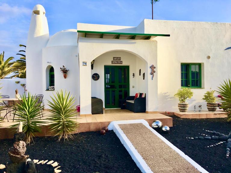 Casa KazBar, lovely 1 bed villa & communal pool - B&B Playa Blanca