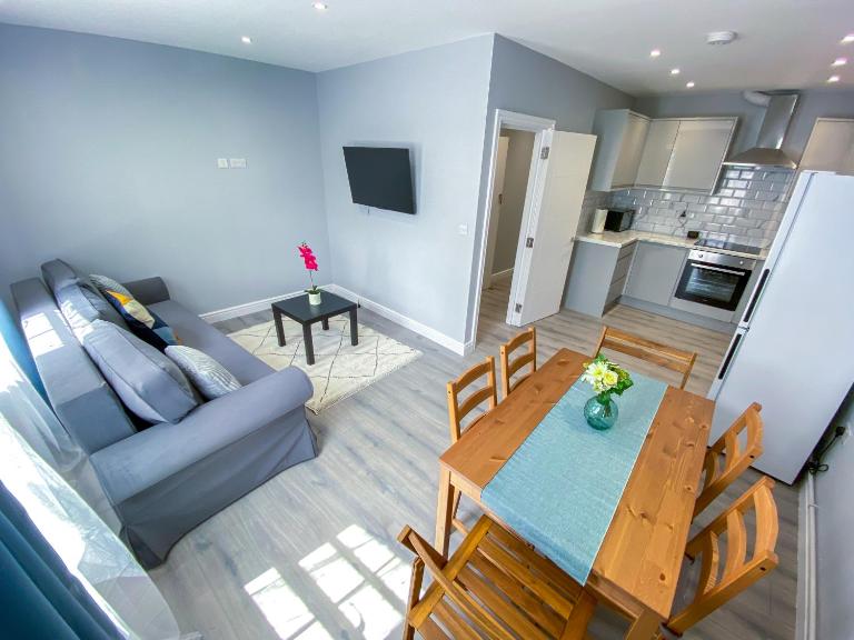 Stylish 1 Bedroom Flat - 5 Guest London- F1 - Chambres d'hôtes Londres