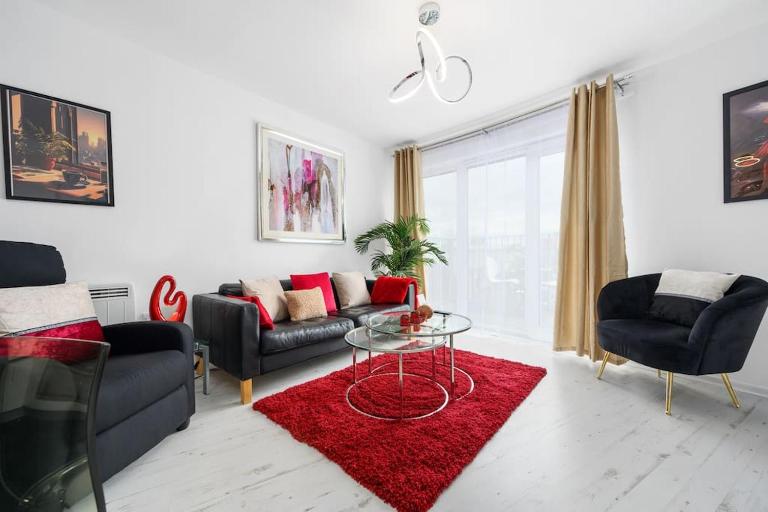 Cityfront Luxe Apt Near City Centre Facing Etihad & Coop Live, Free Parking - B&B Manchester