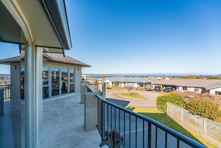 Nature Vistas - Lake Taupo Holiday Home - B&B Taupo