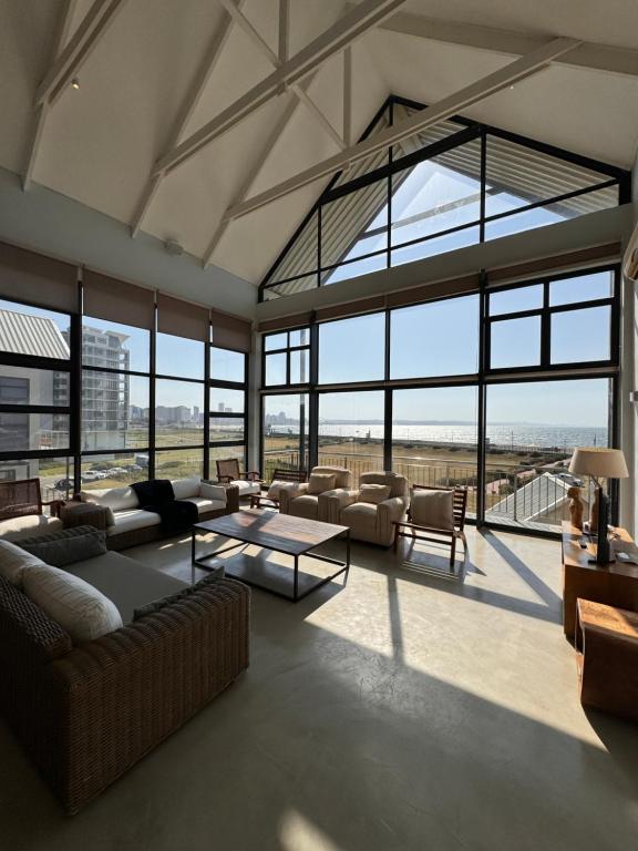 Accommodation Front - Loft Waterfront Penthouse with Ocean Views - B&B Durban